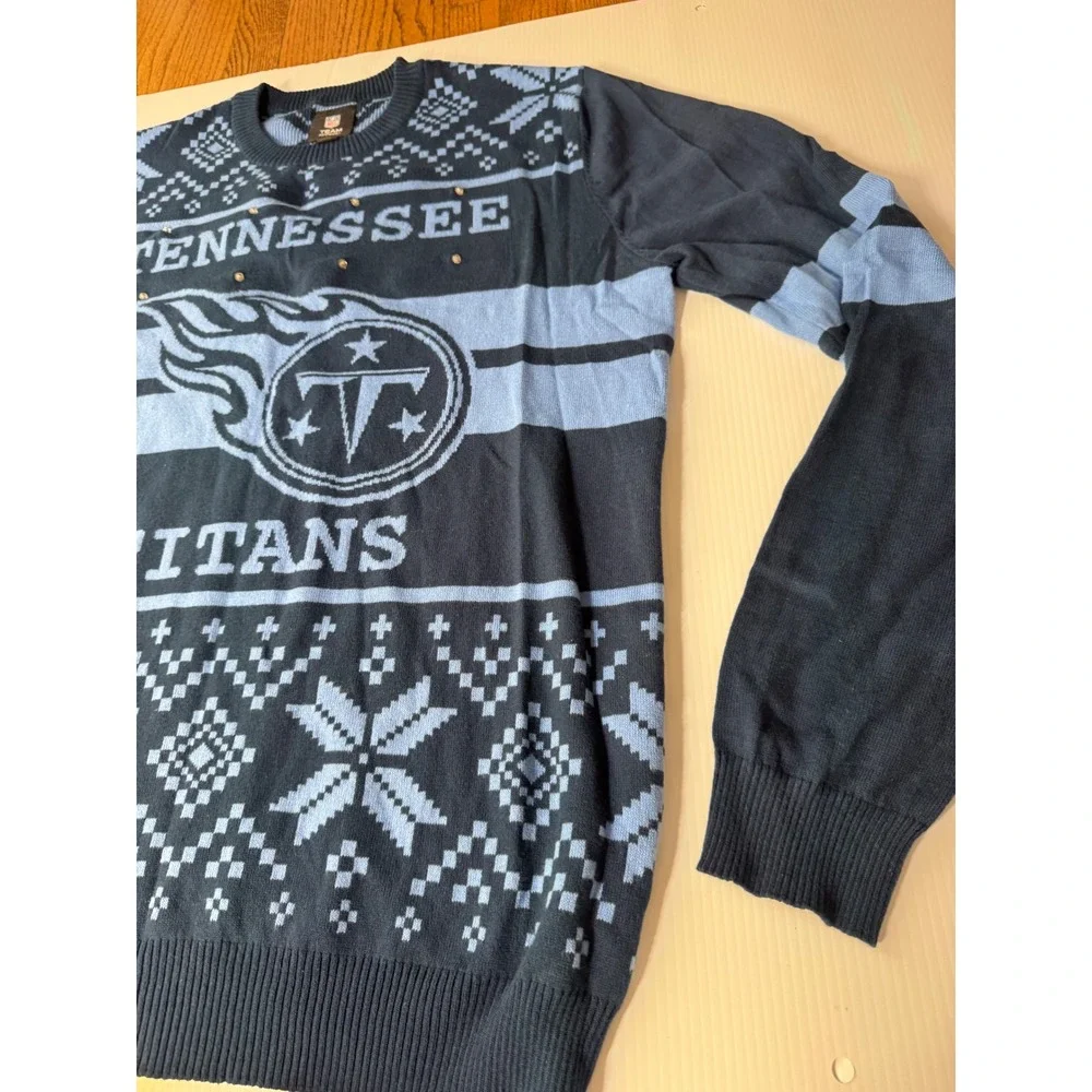 NFL Team Apparel Tennessee Titans Light Up Holiday Sweater Mens Large Navy Blue